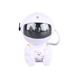 Astronaut zvezdano nebo sa nebula projektorom