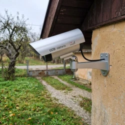 Lažna Bullet Kamera sa LED Indikatorom i Podesivim Nagibom