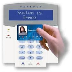 Paradox K641R LCD tastatura sa integrisanim čitačem kartica za EVO