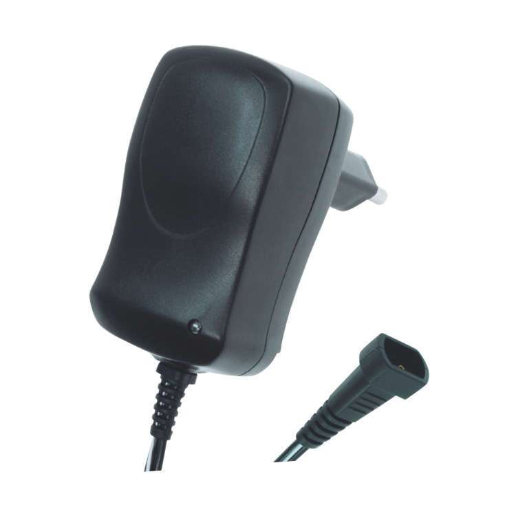 Univerzalni strujni ispravljač 3-12V sa nastavcima - Ostala oprema