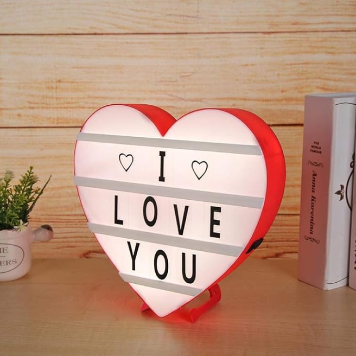 Svetleća LED tabla u obliku srca za poruke sa slovima 22 x 22 cm, crvena